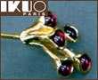 芽吹いたばかりの赤い花の蕾をイメージしたチョーカー